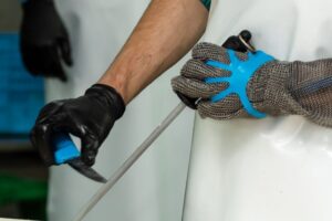 A Comprehensive Guide to Choosing Between Chainmail, Steel, and Cut-Resistant Gloves